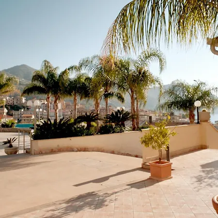 Charming 3 Balconies & Sea-view, Gioiosa Marea, Arancia By Ideal Sicily ג'ויוזה מריאה